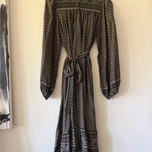 Doen Black and Cream Geometric Long Sleeve Dress